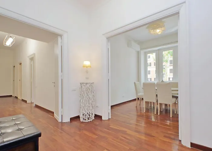 Charme E Style: Splendid With 2 Bedrooms דירה רומא